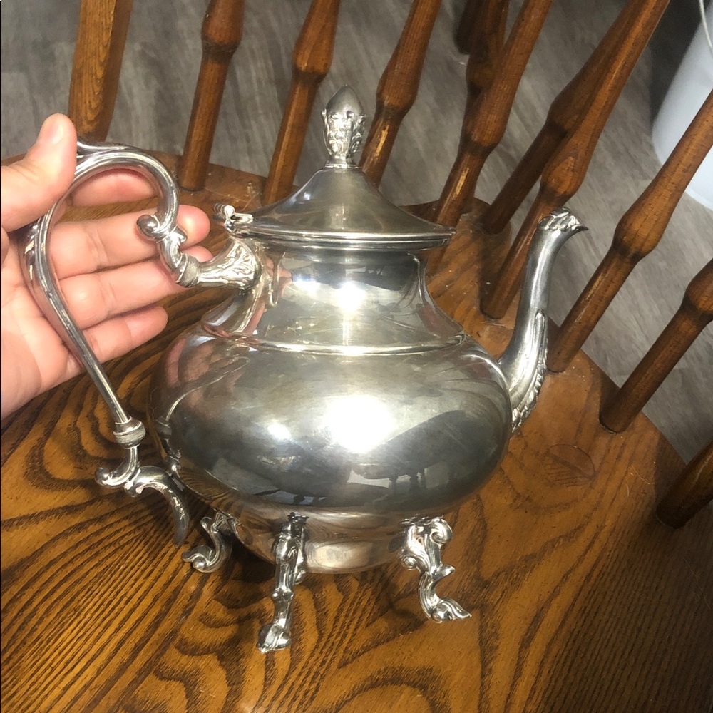 Vintage-Style Silver Plated Teapot - Elegant Coffee & Tea Server
